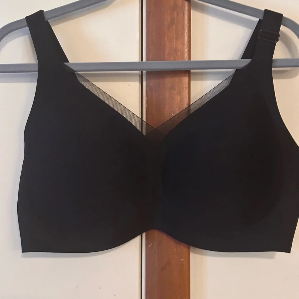 Sleek Black Women's Bra - Picture 4 of 11